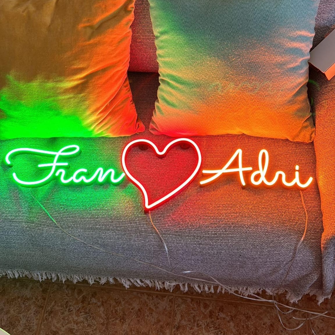 Iniciales LED Fran y Adri en boda — XONA LED