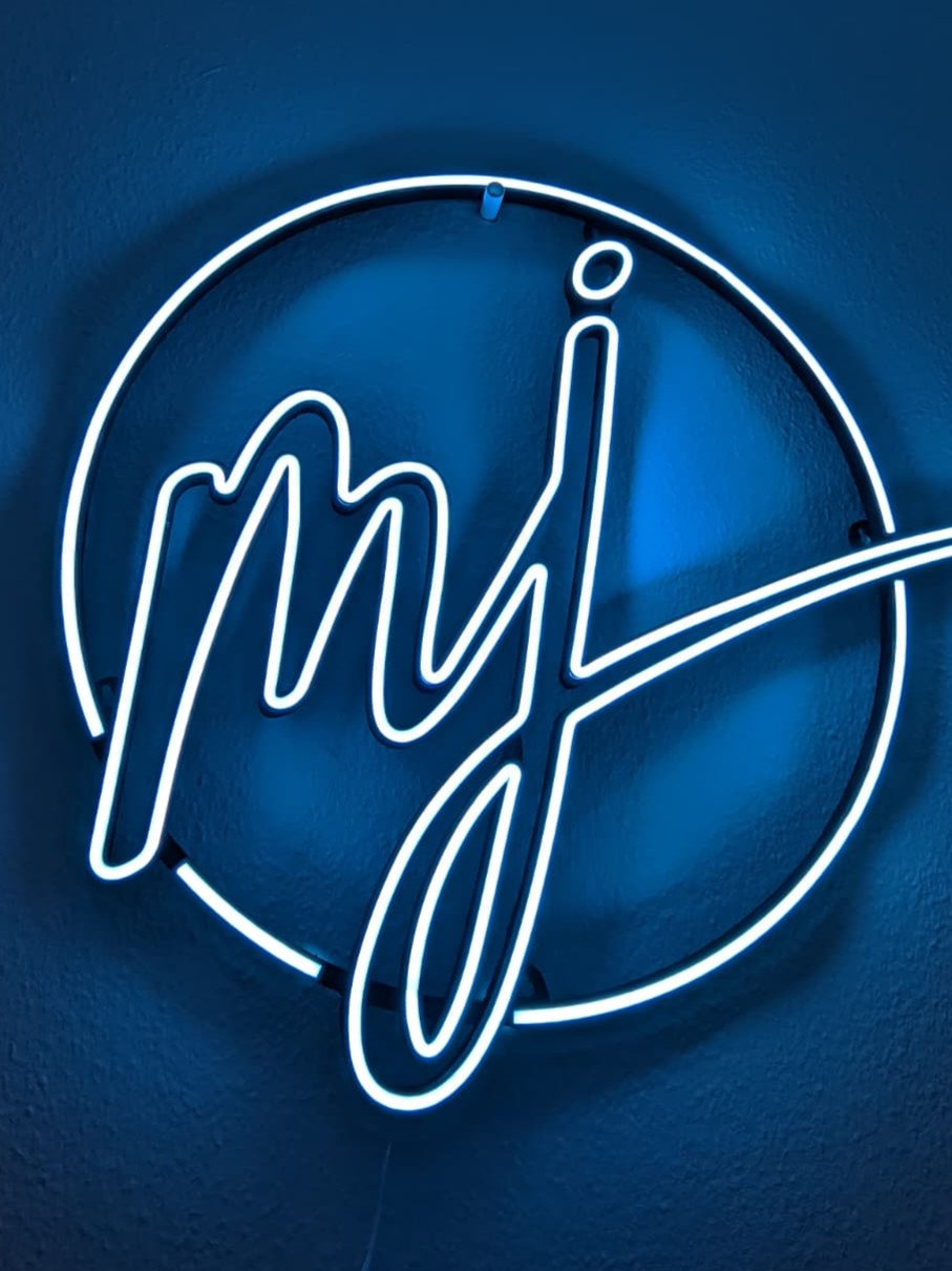 Letras neón LED con frase personalizada — XONA LED